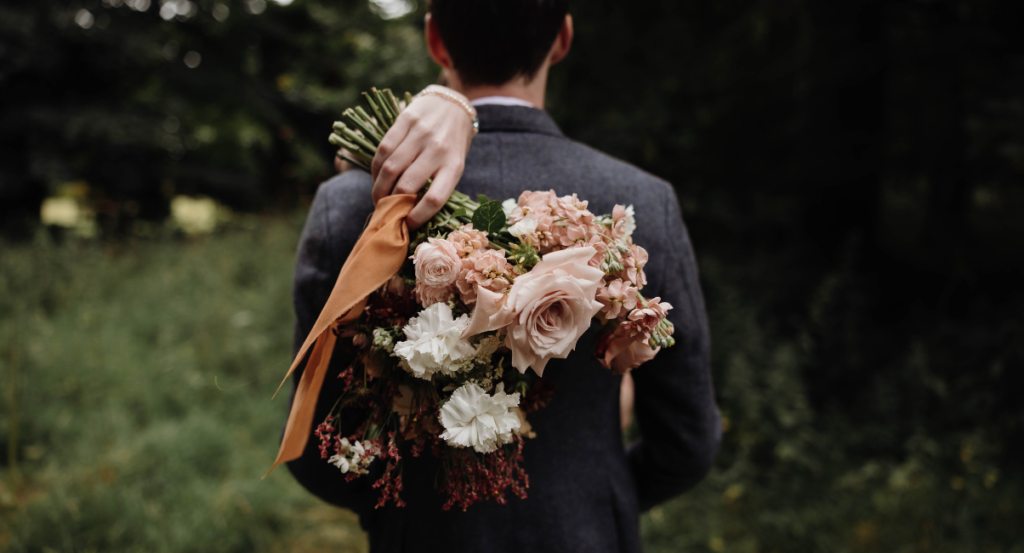 abundant bridal bouquet photographed by Kyrstin Healy